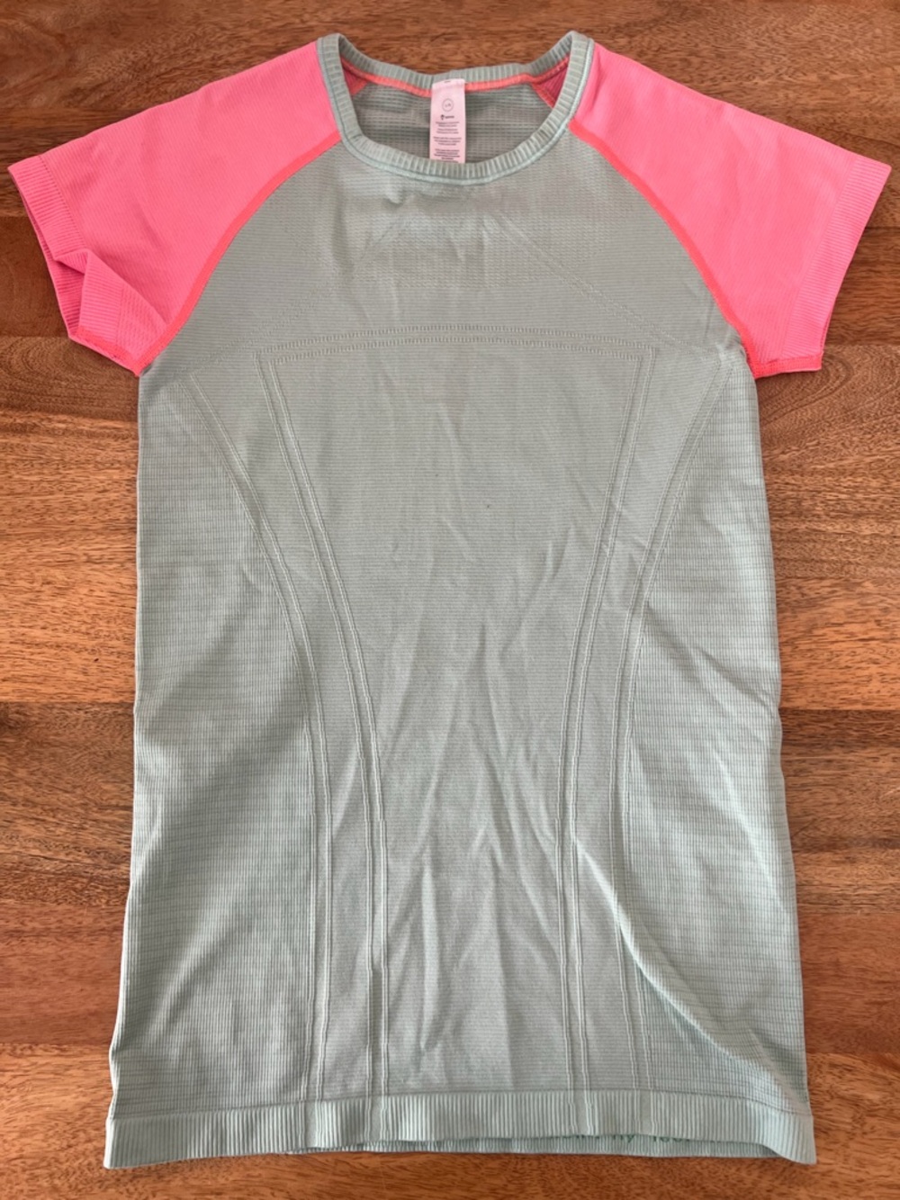 IVIVVA (Lululemon for kids) Girls Sz Large Athletic tee